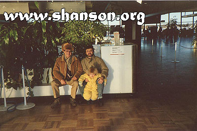 Рудольф Фукс и Евгений Гузеев в аэропрту Хельсинки, 1986 год