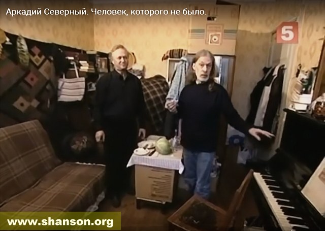 Комната В. Васильева и пианино (совр. фото, скриншот из фильма)