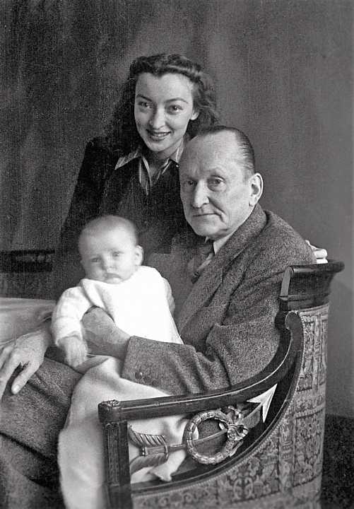 А. Вертинский с женой Лидией и дочерью Анастасией, Москва, 1945 г.