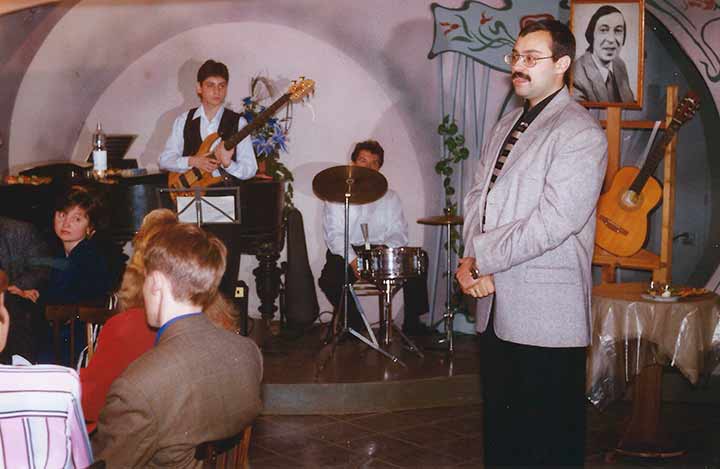 Владимир Урецкий на мероприятия «Надену я черную шляпу», г. Казань, 1999г.