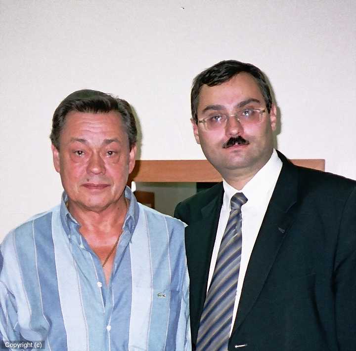 Н.Караченцов и В.Урецкий, в гримерке МЦ, перед выходом актера на сцену.