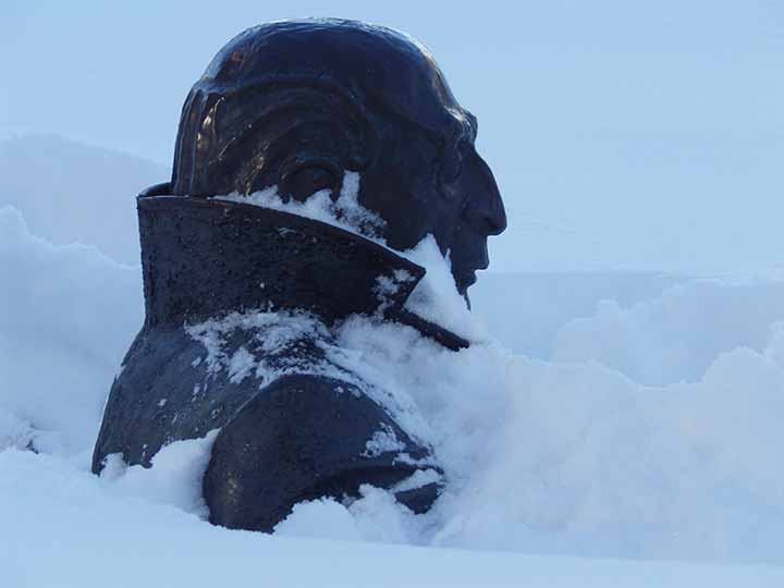 Памятник В. А. Козину в Магадане. Фото М.Трумпе.