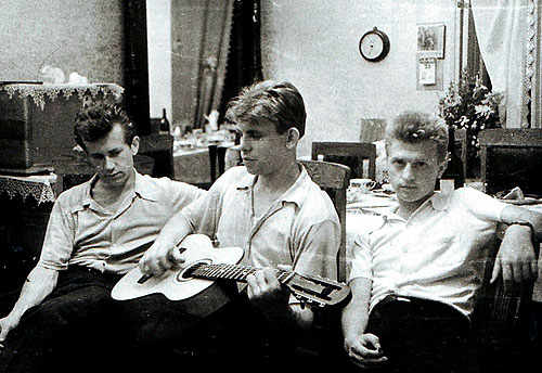 Борис Котлярчук (крайний слева) в юности